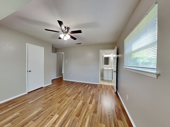Building Photo - 3013 Esters Ct