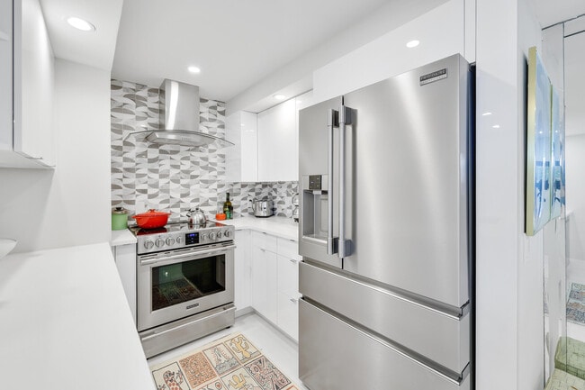 Building Photo - 5600 N Flagler Dr