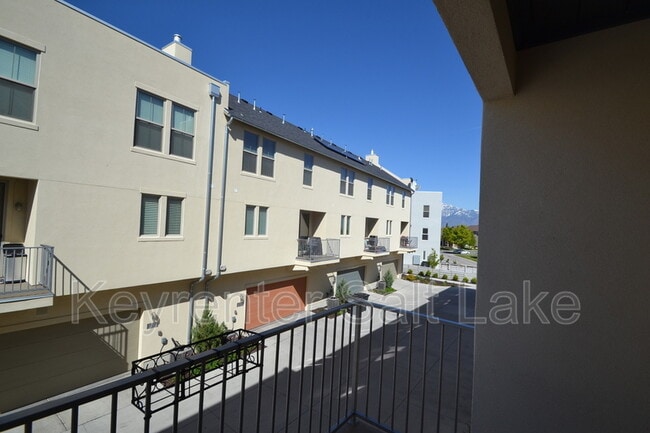 Building Photo - 11373 S Oakmond Rd