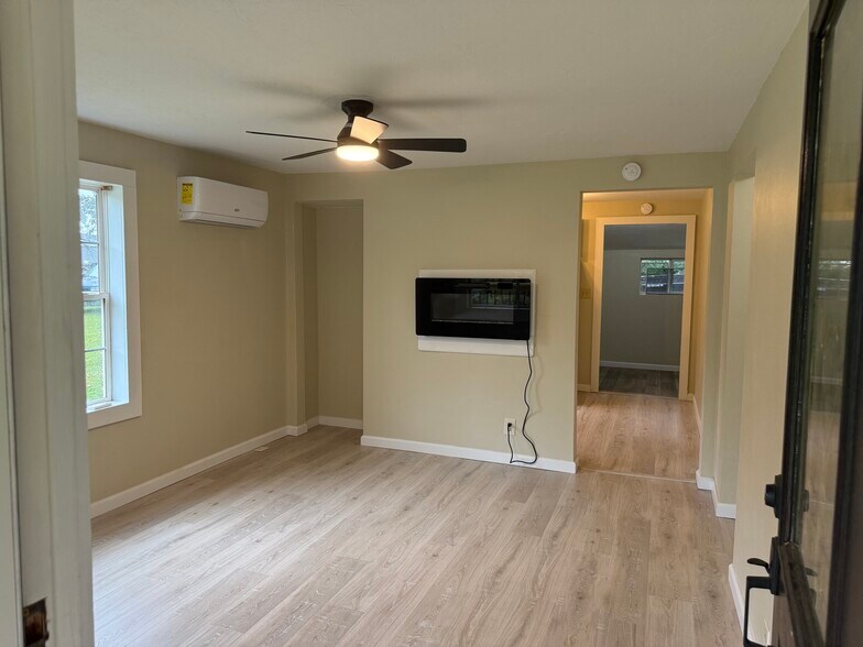 Building Photo - 241 Hamrick Dr