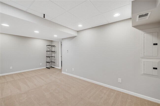 Building Photo - 40 Alverstone Way