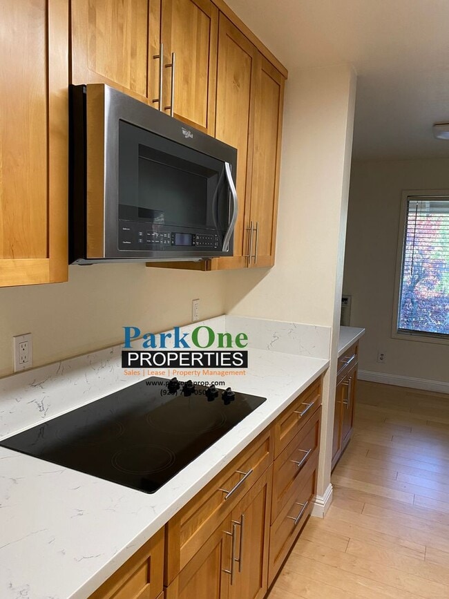 Building Photo - Spacious 2 bed / 2 bath condo in great location.