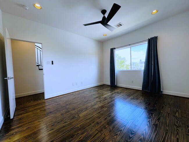 Building Photo - 1524 Blodgett St