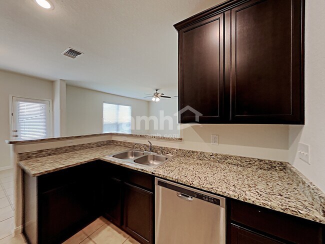 Building Photo - 7734 Watersedge Cove