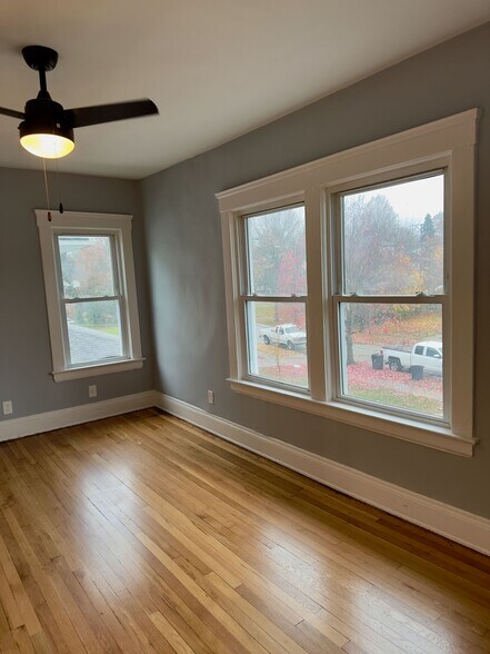 Front Bedroom - 2409 Woodmere Dr
