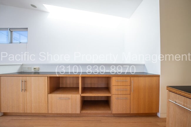 Building Photo - 543 Rose Ave