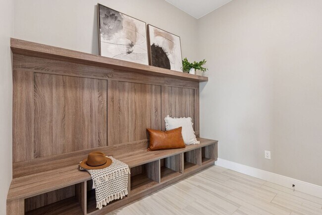 Building Photo - New Berthoud Home with Modern Comfort | $1000 Deposit with Approved Credit and Two Weeks FREE!