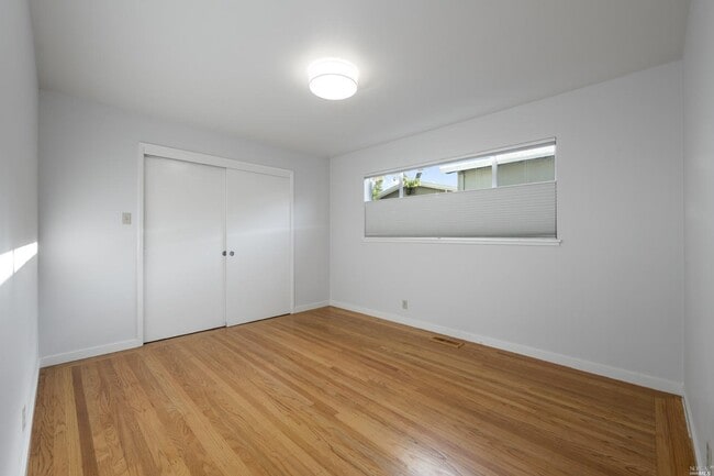 Building Photo - 22 Brennfleck Ave