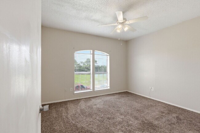 Building Photo - Rowlett Duplex