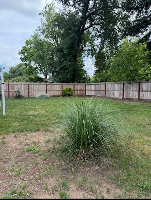 Building Photo - 812 Greenwich Dr