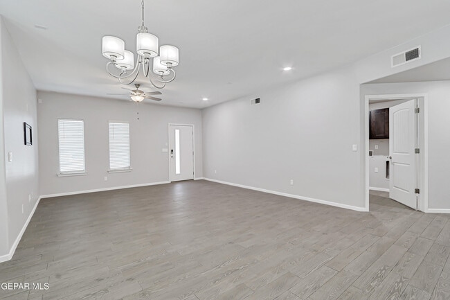 Building Photo - 14928 Jack White Ave