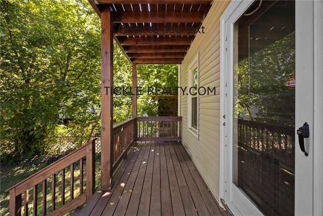 Building Photo - 15-17-17 Roosevelt St