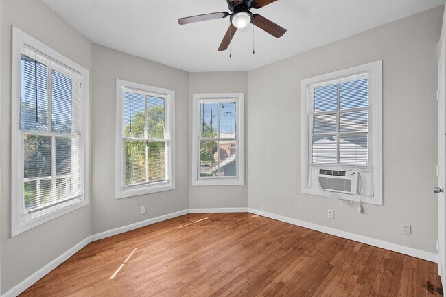 Building Photo - 4020 Avenue O 1/2