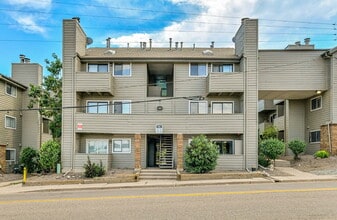 Building Photo - $1,095.00, Studio and 1 bath located in De...