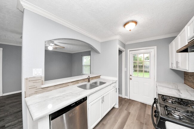 Building Photo - 6817 Anderson St