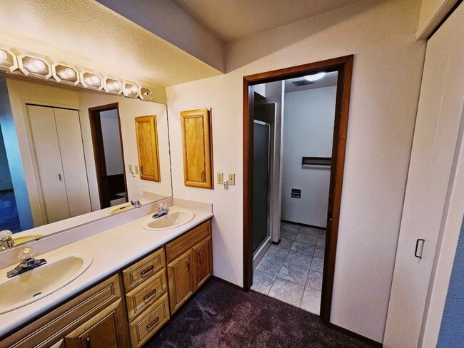 Building Photo - 4 Bed 2.5 Bath Kirkland - Lake WA Schools