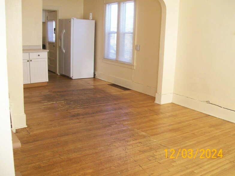 Building Photo - 221 E Callender St