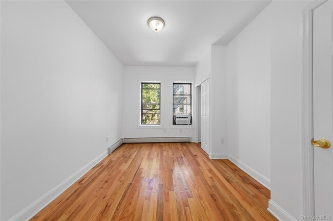 Building Photo - 1587 Lincoln Pl