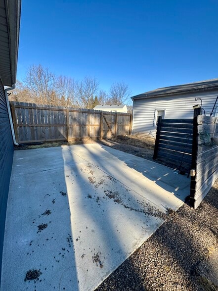 Building Photo - 2422 1st St