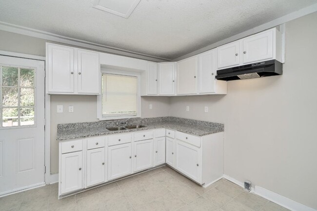 Building Photo - 13430 Murry St