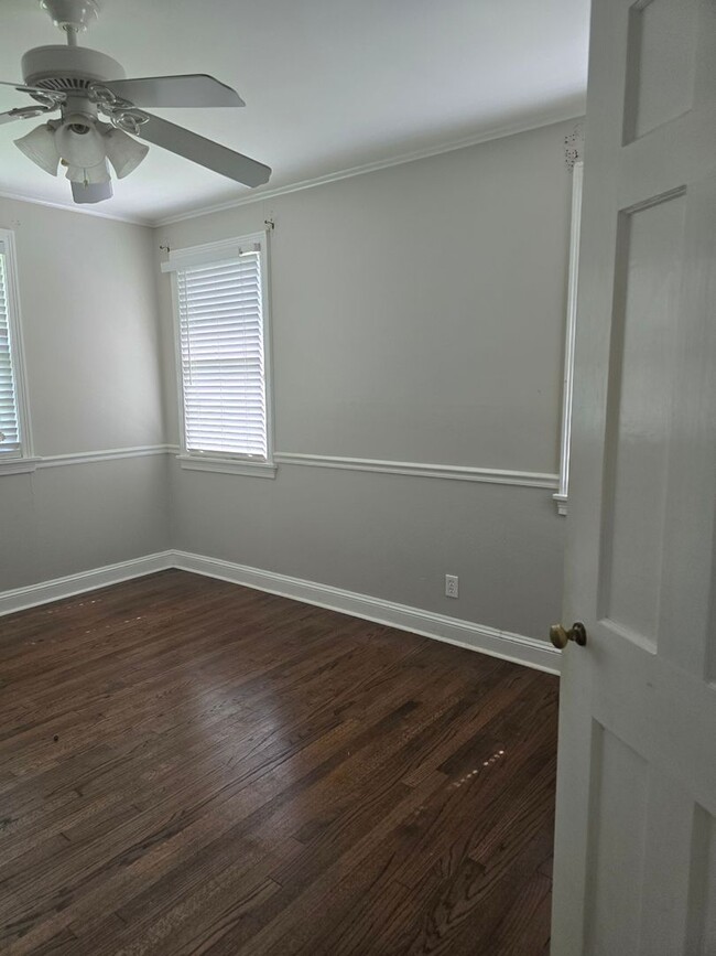 Building Photo - 3 bedroom 2 bathroom