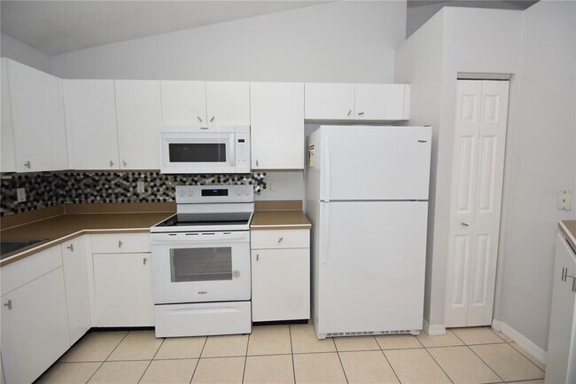 Building Photo - 6 Rosedale Pl