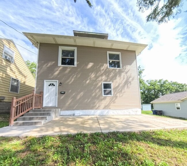 Primary Photo - Updated 6 bedroom 2 bathroom home