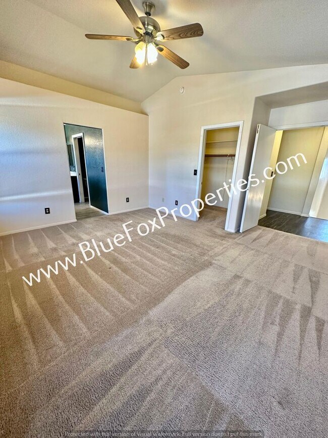 Building Photo - 3062 W Country Fair Dr