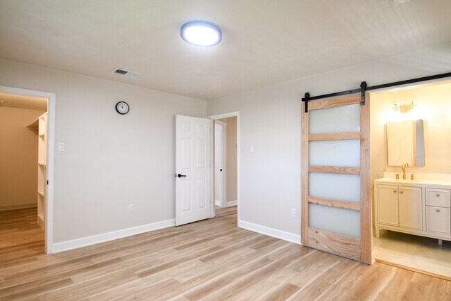 Building Photo - 4416 Wilson Dr