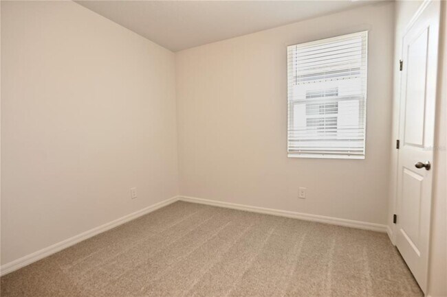 Building Photo - 5521 Clove Row