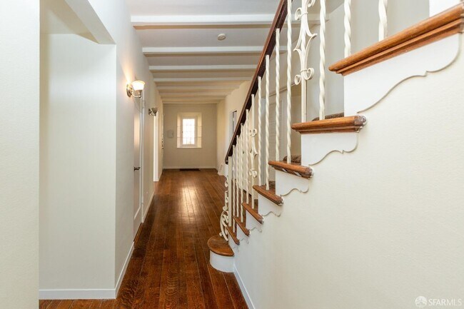 Building Photo - 1030 Ulloa St