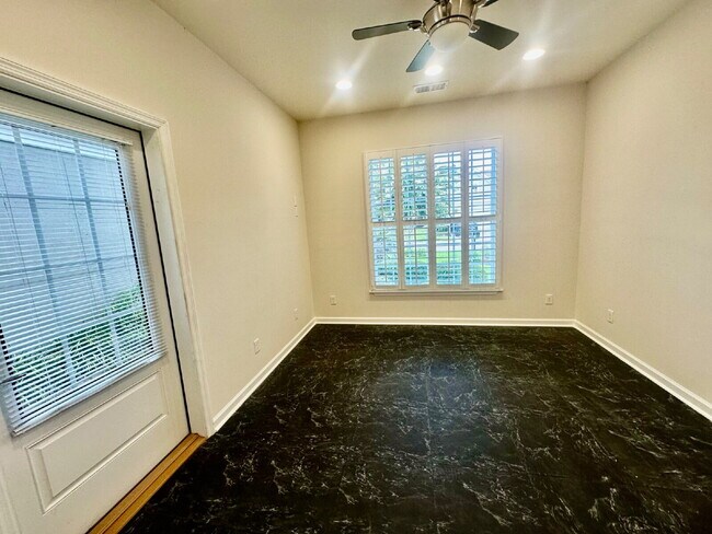 Building Photo - Spacious Updated Home in Sun City!