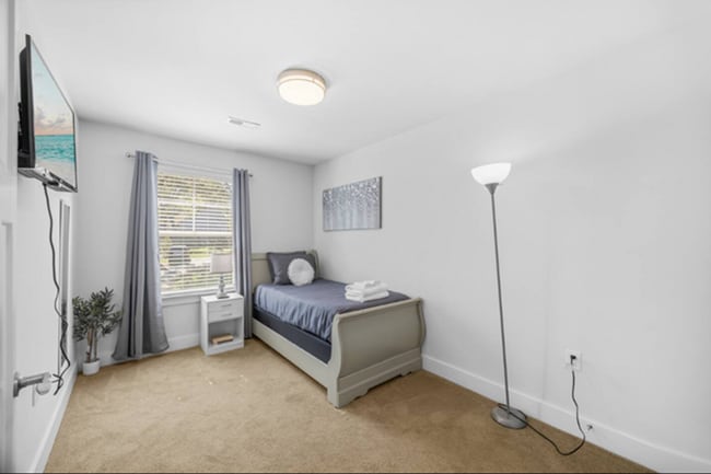 Building Photo - 3 Bed, 2.5 Bath - Avant