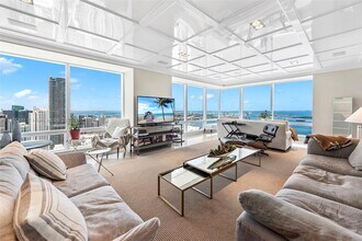 Building Photo - 1425 Brickell Ave