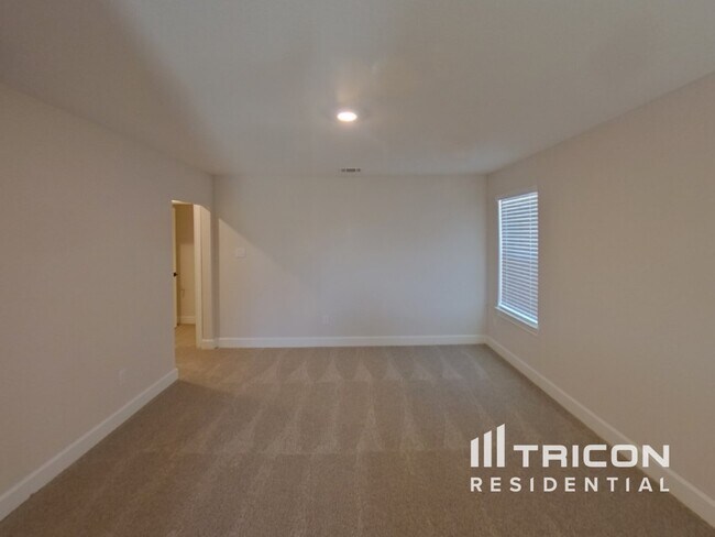 Building Photo - 1212 Bullock Dr