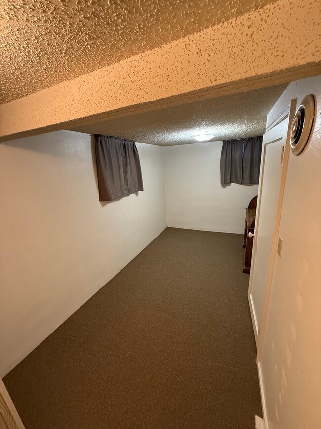 Building Photo - 355 N Cheyenne St