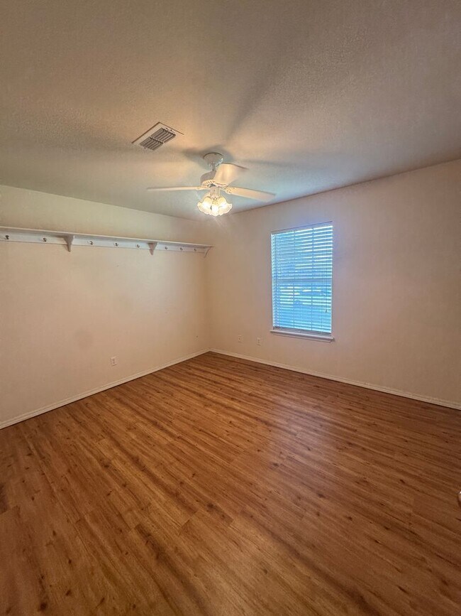 Building Photo - 4210 Catalpa Ln