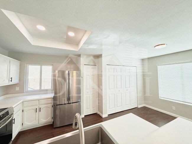 Building Photo - 1114 S Surfside Dr