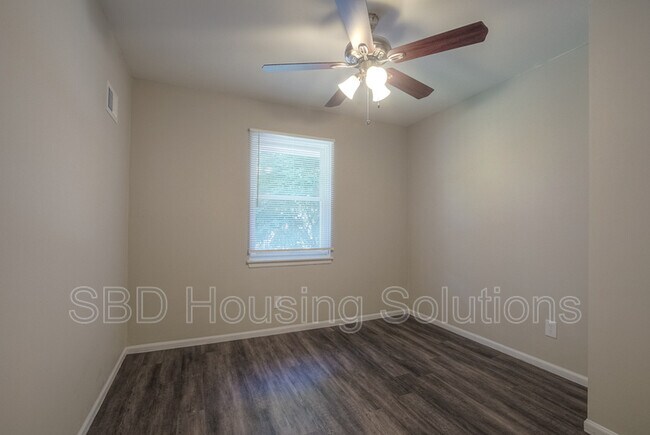 Building Photo - 613 NE 114th Terrace