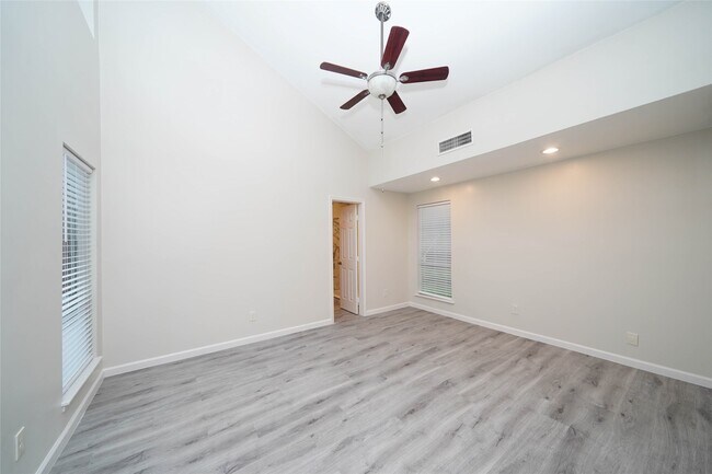 Building Photo - 5407 Oakhaven Ln