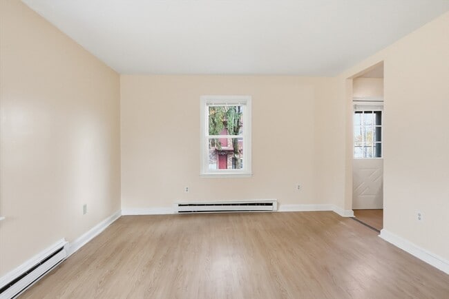 Building Photo - 453 Pond St