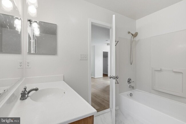 Building Photo - 2998 Steven Martin Dr