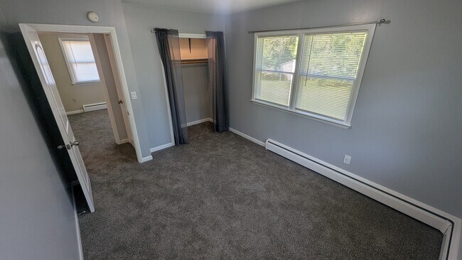 Building Photo - 2221 Millwood Dr