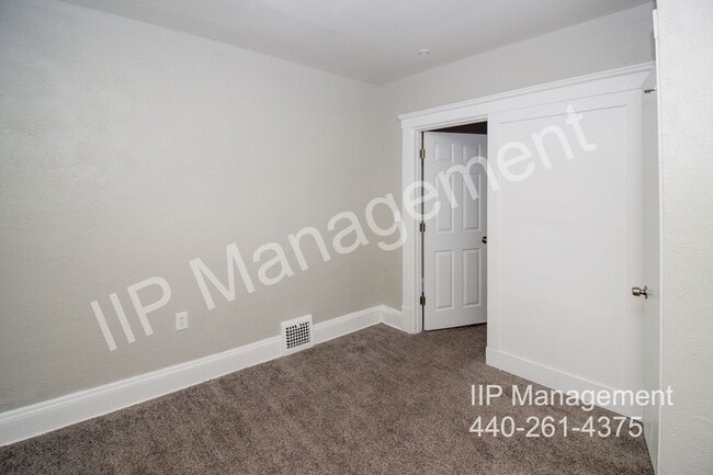 Building Photo - 9903 Sladden Ave
