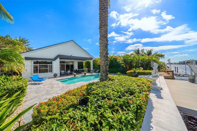 Building Photo - 301 S Riverside Dr