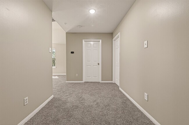 Building Photo - 17250 Cricketbriar Ct