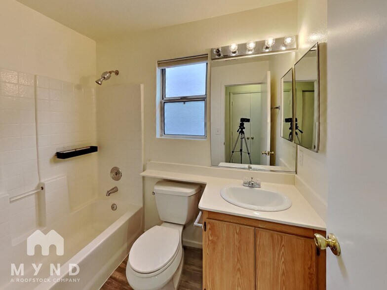 Building Photo - 9564 Belle Esprit St