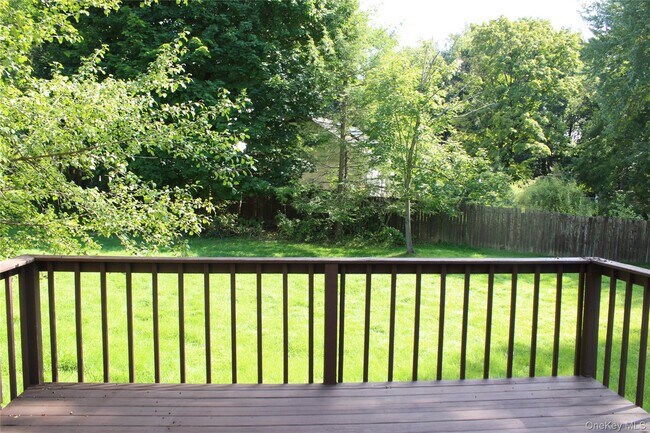 Building Photo - 8 Tanglewood Dr