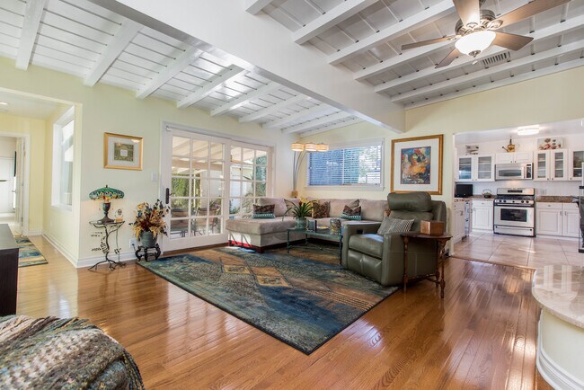 Family Room - 5440 Ben Ave