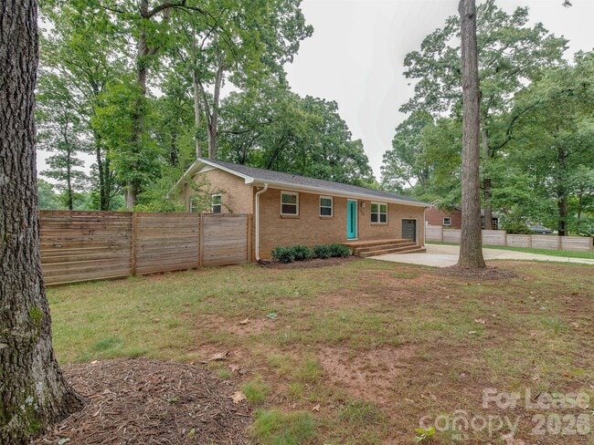 Building Photo - 5646 Oak Dr